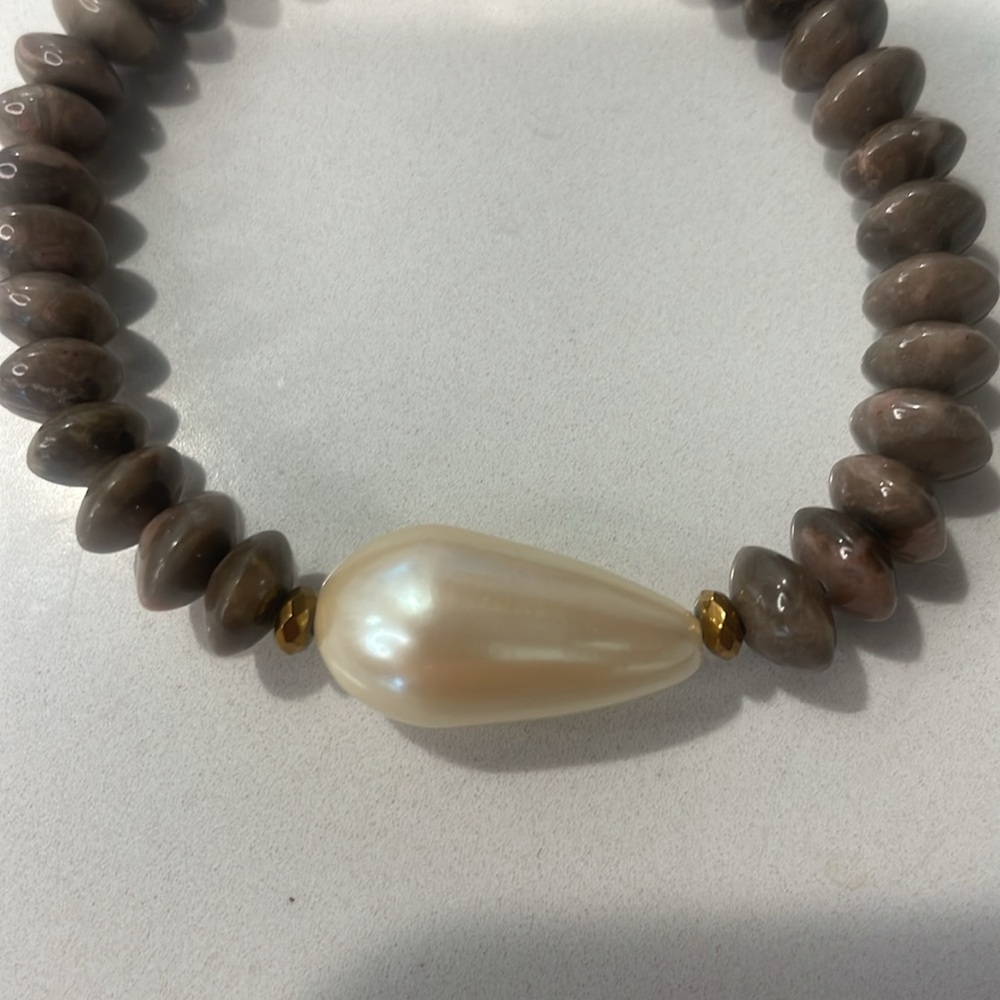 Hot chocolate & whipped cream bracelet- agate & mother of pearl - Picture 2 of 5
